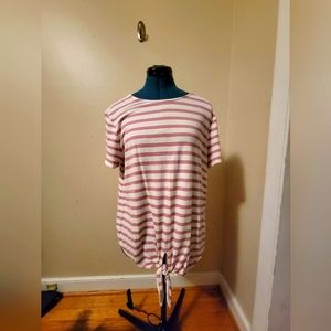 𝅺(h) Marled top with tie front and buttons down the back.